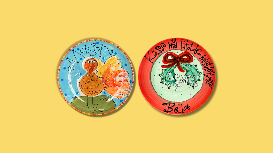Two decorative plates with a turkey design and a Christmas wreath on a yellow background